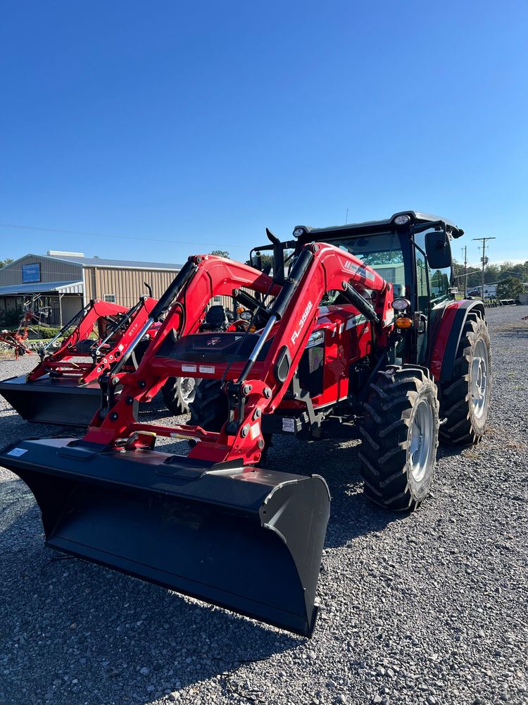 New Massey Ferguson 4709 Global Series Deluxe Cab Tractor w/FL3522 Loader